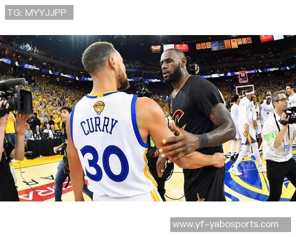 岁月如歌白发渐显詹姆斯与库里媒体日采访照引发球迷感慨 岁月如歌白发渐显詹姆斯与库里媒体日采访照引发球迷感慨