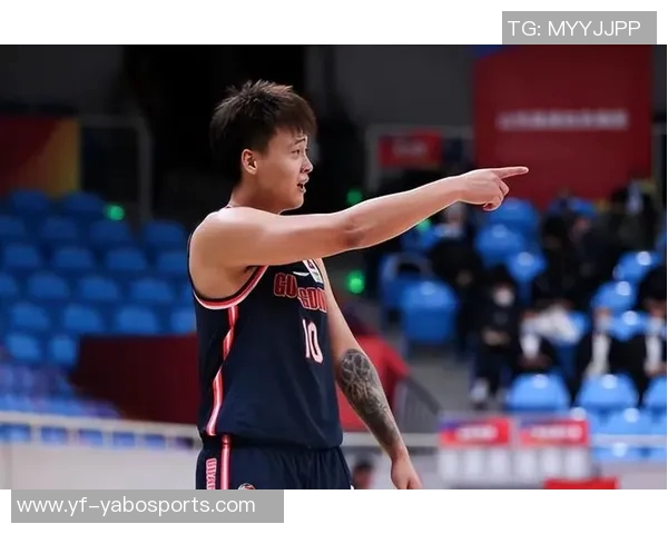 赵睿身穿宏远训练服备战全运会展现时光倒流的独特魅力 赵睿身穿宏远训练服备战全运会展现时光倒流的独特魅力